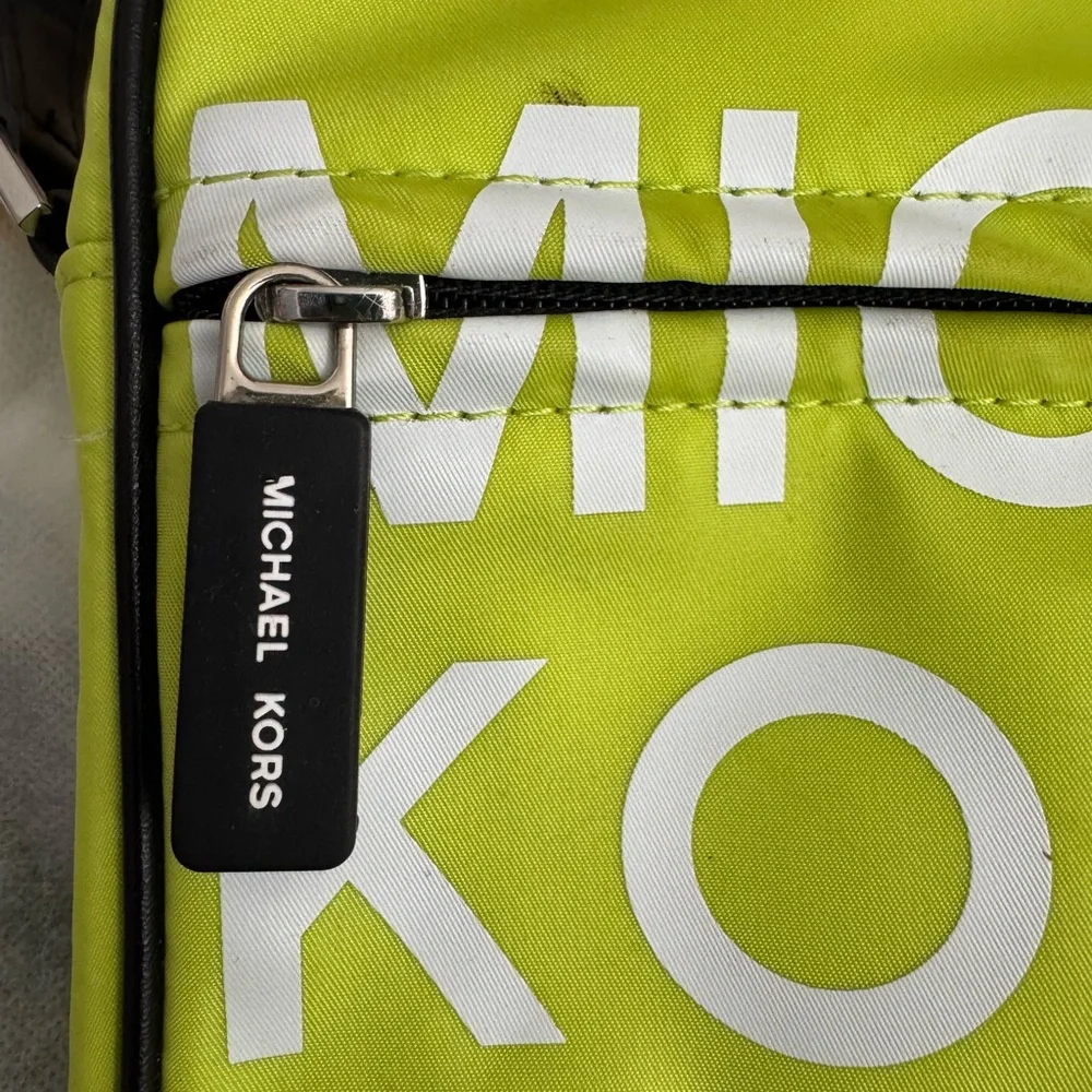 Michael Kors Neon Green crossbody bag - Picture 4 of 8